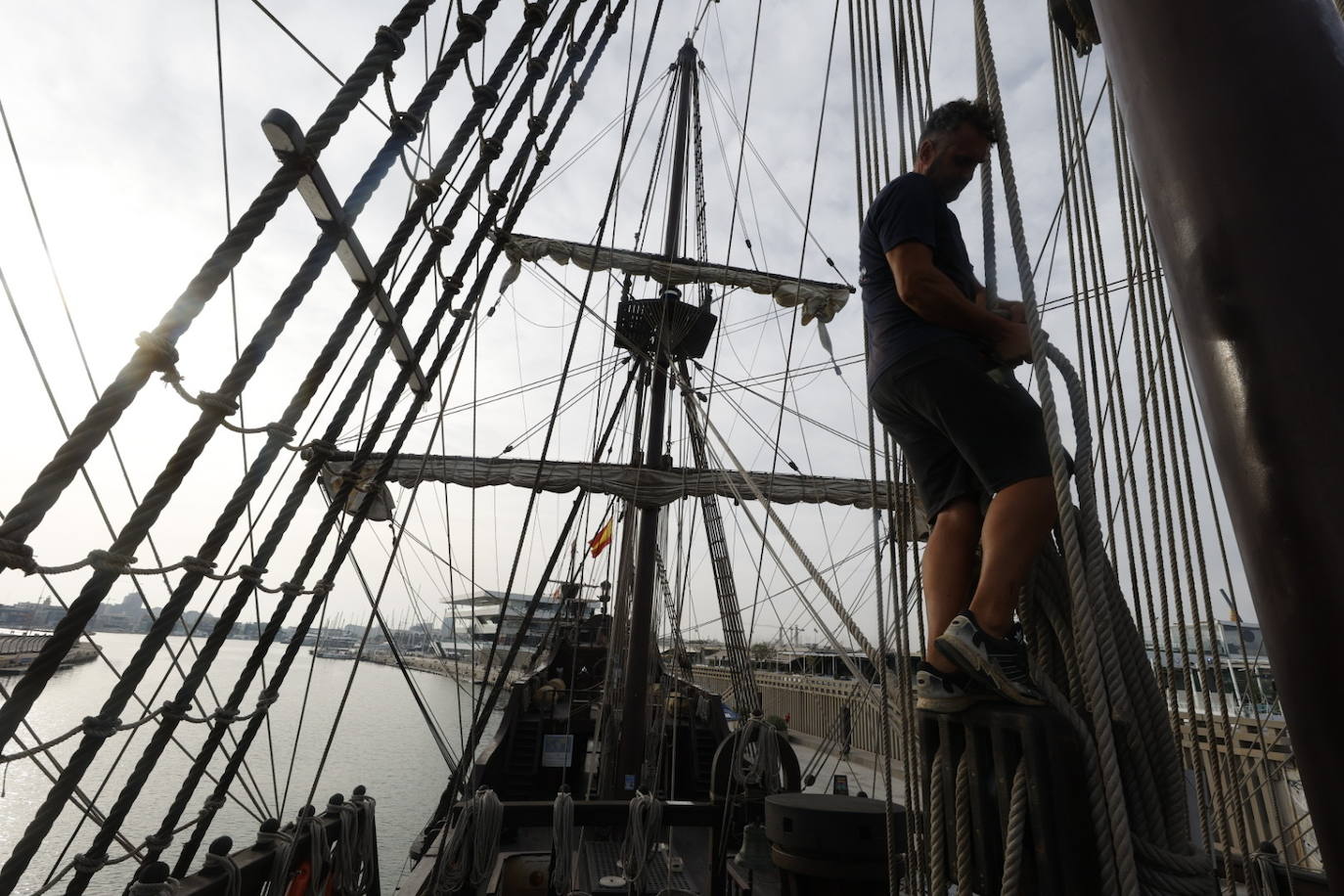 Fotos: La Nao Victoria, el Galeón Andalucía y el Pascual Flores atracan en Valencia