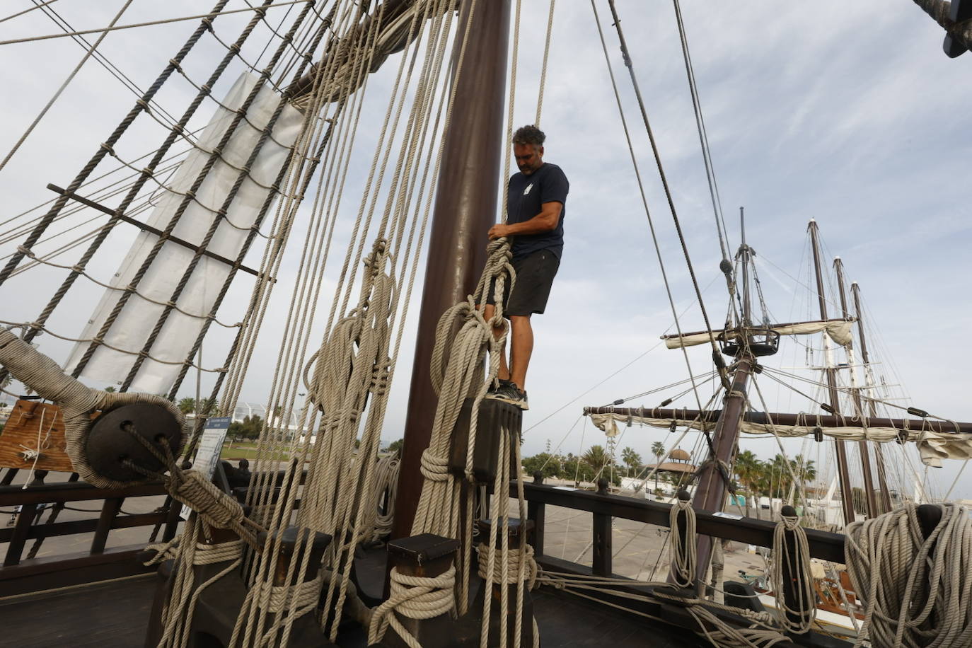 Fotos: La Nao Victoria, el Galeón Andalucía y el Pascual Flores atracan en Valencia