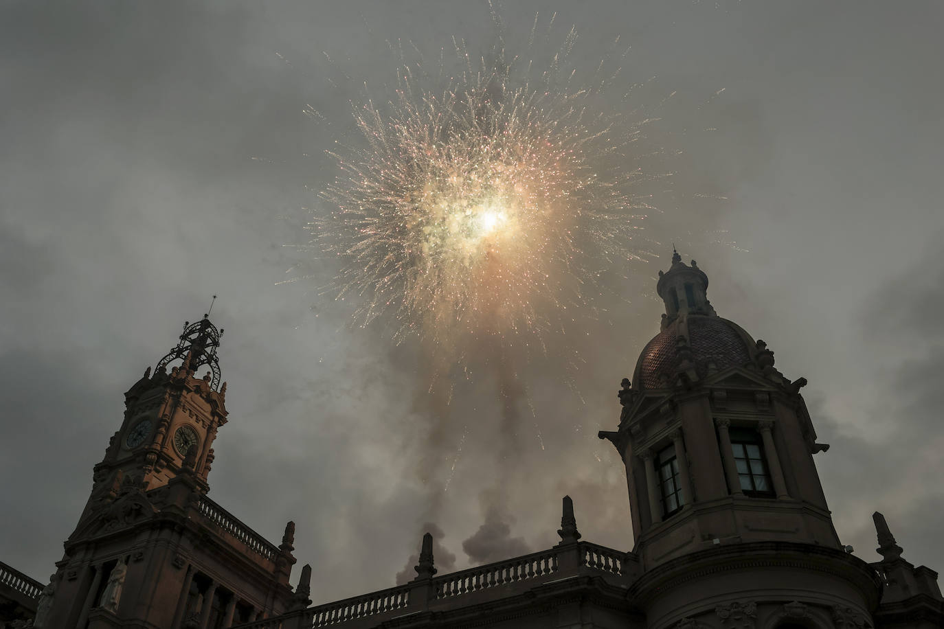 Valencia Capital Verde: aplausos, abrazos, vítores y hasta un castillo de fuegos artificiales