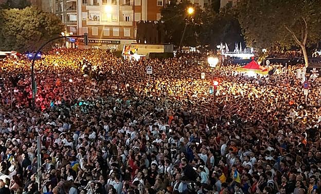 Galería. Ambiente en Mestalla previo al partido contra el Barça.