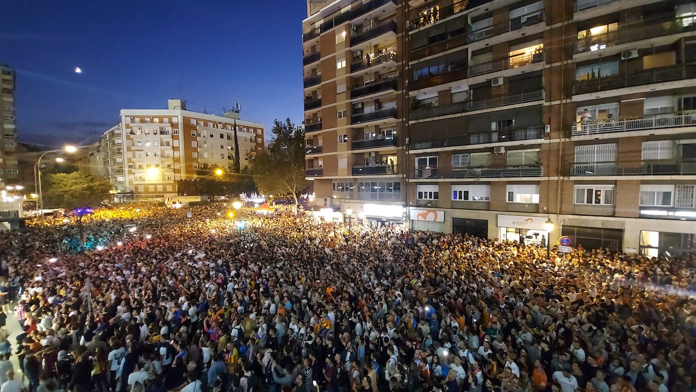 Fotos: Ambiente en Mestalla previo al partido entre el Valencia y el Barça