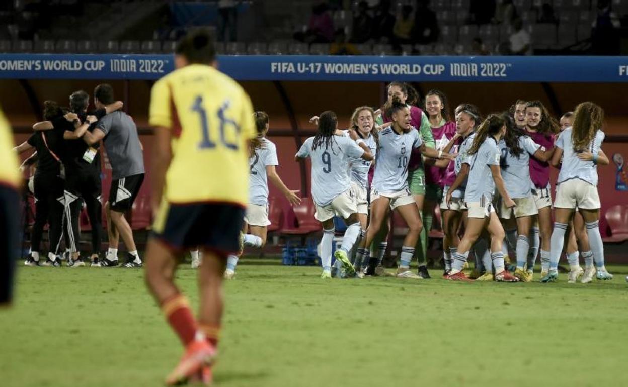 Las jugadoras españolas celebran el título mundial conquistado en La India. 