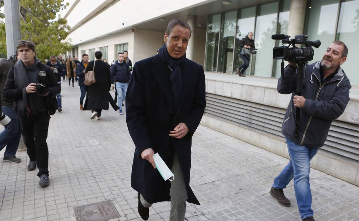 Zaplana, a su salida de la Ciudad de la Justicia. 