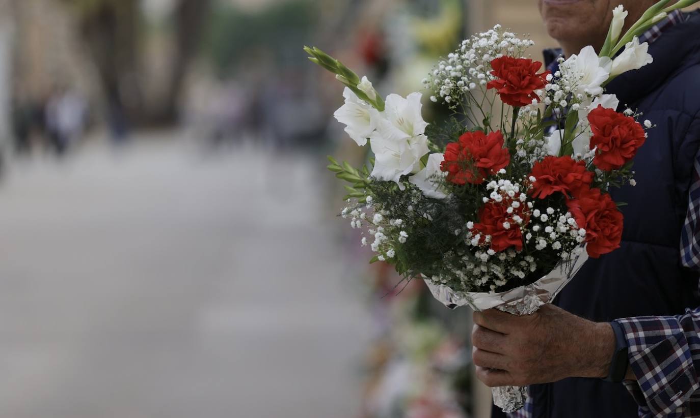 Los cementerios se empiezan a preparar para la festividad de Todos los Santos.