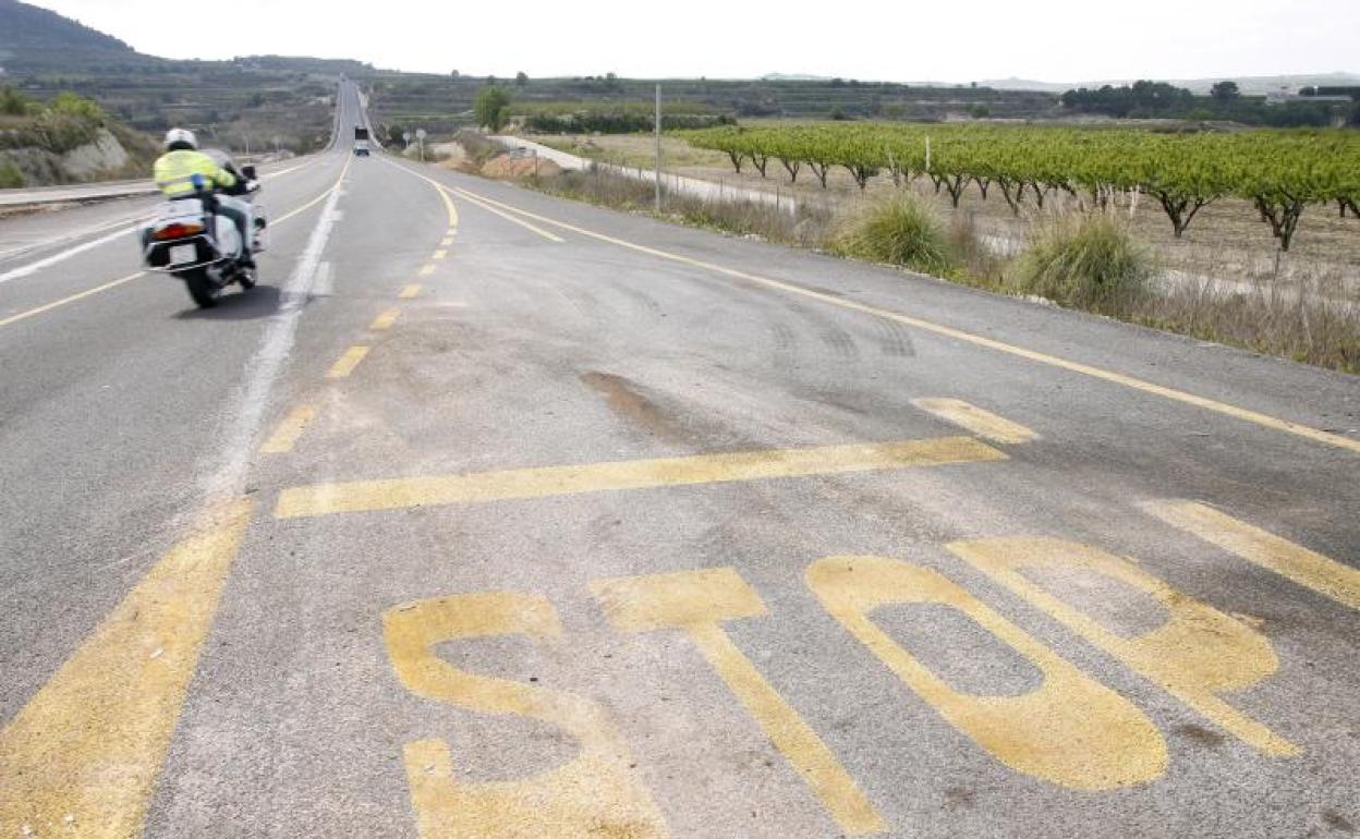 La CV-60 en el término de Terrateig, cuyo tramo hasta l'Olleria está presupuestado para 2023. 