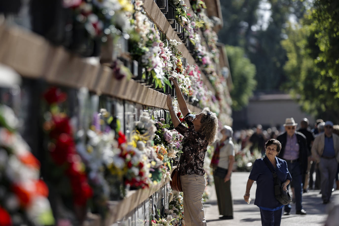 Fotos: Los visitantes del Cementerio General de Valencia en el Día de Todos los Santos