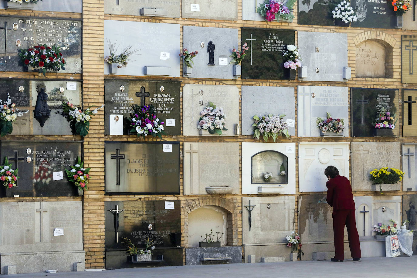 Fotos: Los visitantes del Cementerio General de Valencia en el Día de Todos los Santos