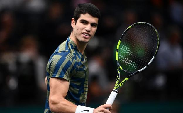 Carlos Alcaraz celebra un punto ganador ante Nishioka.