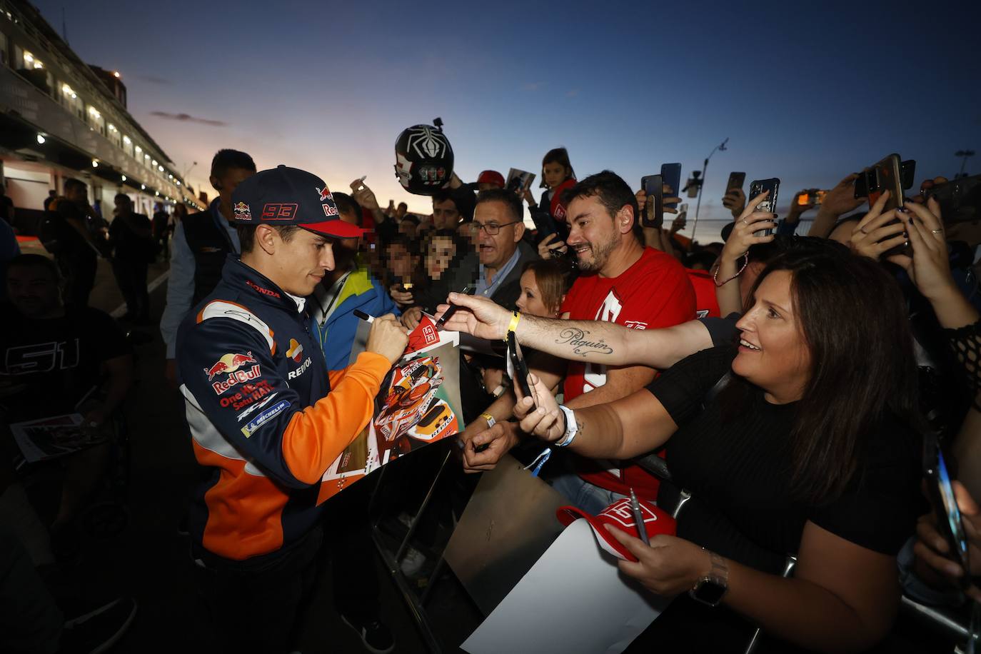 Fotos: El Ricardo Tormo vibra con un &#039;Pit Walk&#039; multitudinario