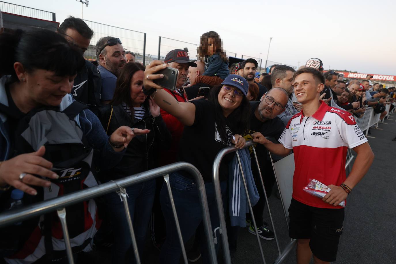 Fotos: El Ricardo Tormo vibra con un &#039;Pit Walk&#039; multitudinario