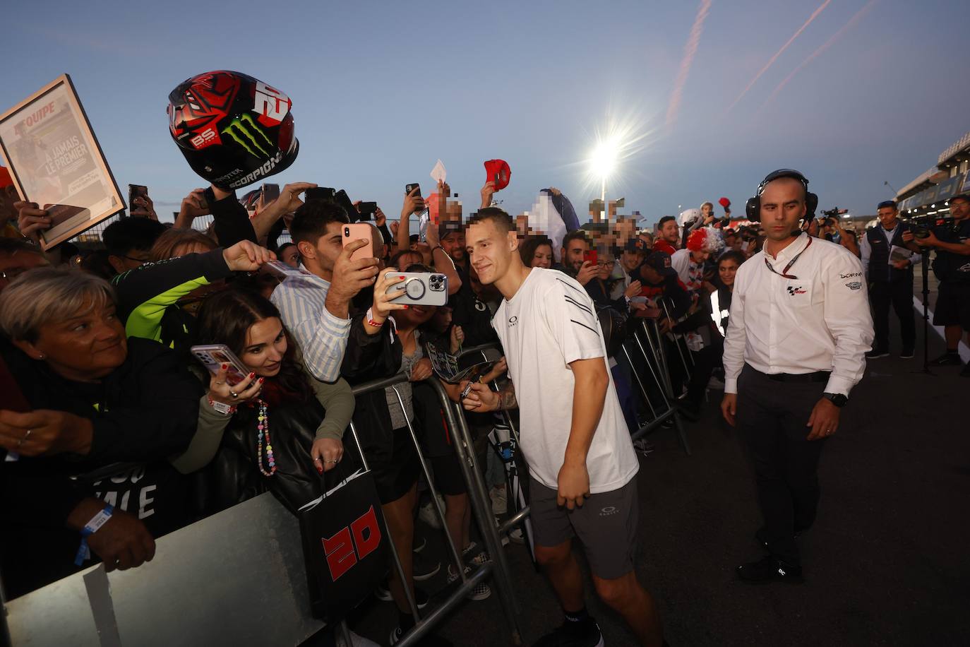 Fotos: El Ricardo Tormo vibra con un &#039;Pit Walk&#039; multitudinario