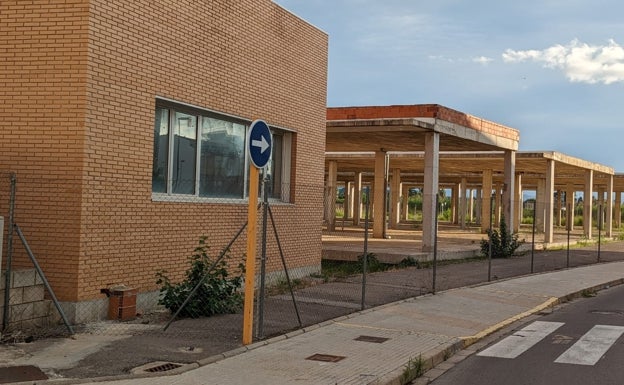 Edificio donde se ubicará el segundo centro de salud de Carcaixent. 