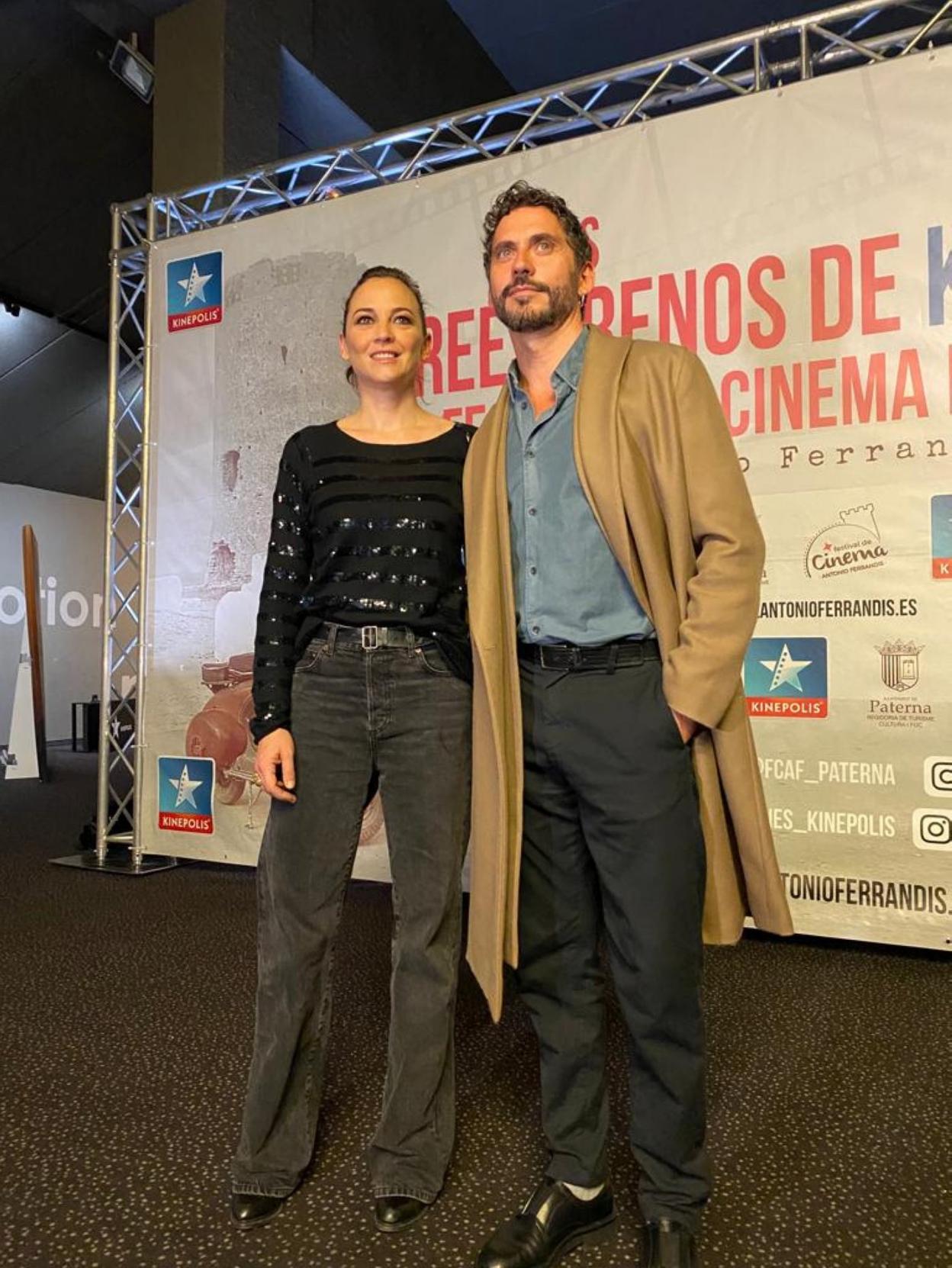 Leonor Watling y Paco León, ayer en los cines Kinépolis de Paterna. 