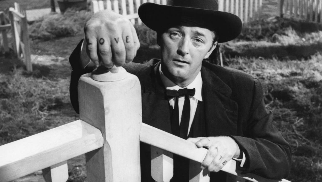 Robert Mitchum es Harry Powell en 'La noche del cazador'. 