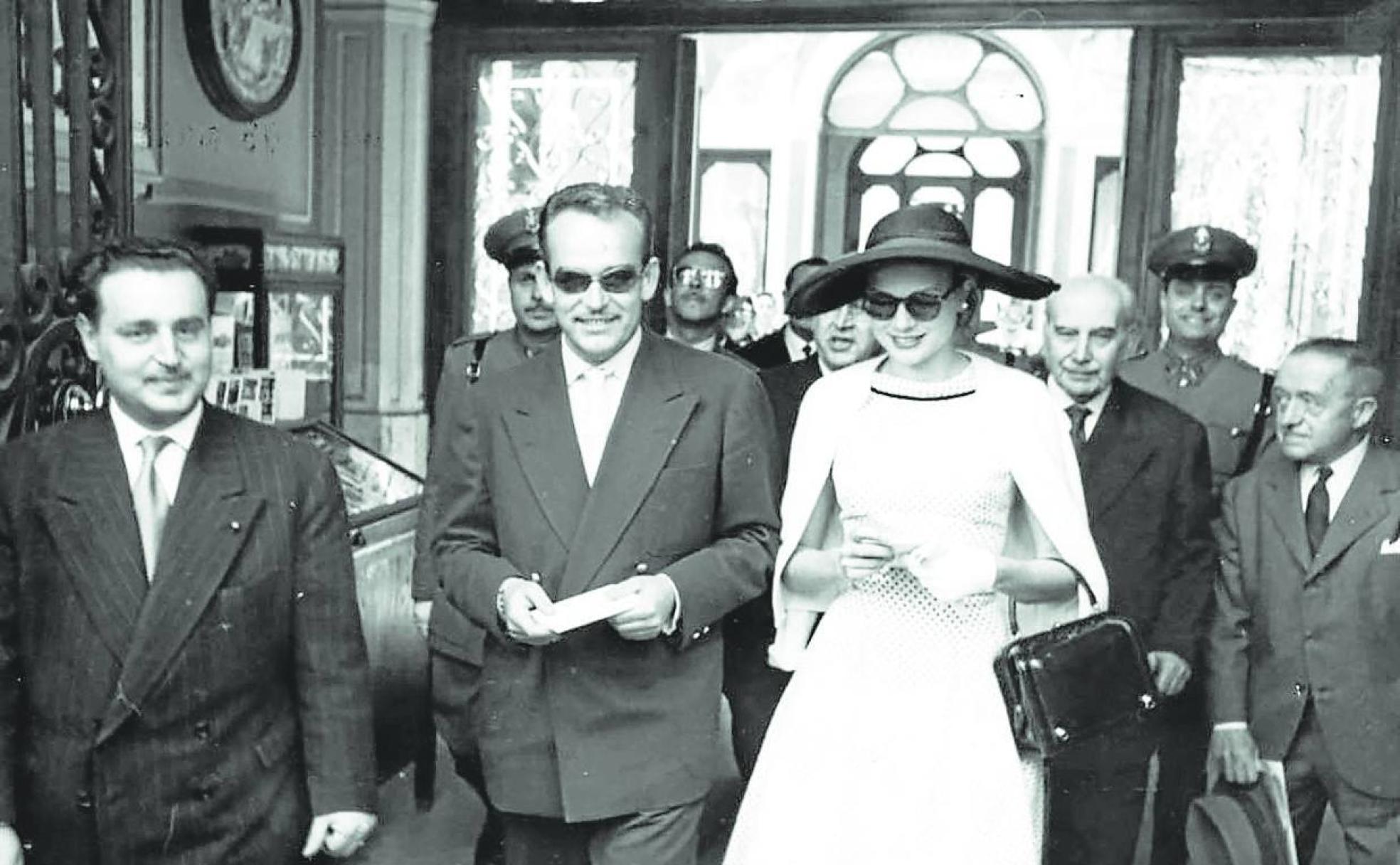 Rainiero y Gracia de Mónaco a su llegada al Palacio del Marqués de Dos Aguas. 