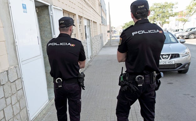 Un menor de 14 años quema con gasolina una atracción de feria en Sagunto