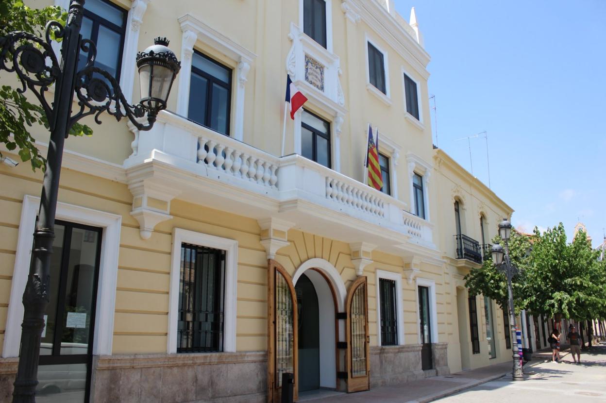 La fachada del ayuntamiento. 