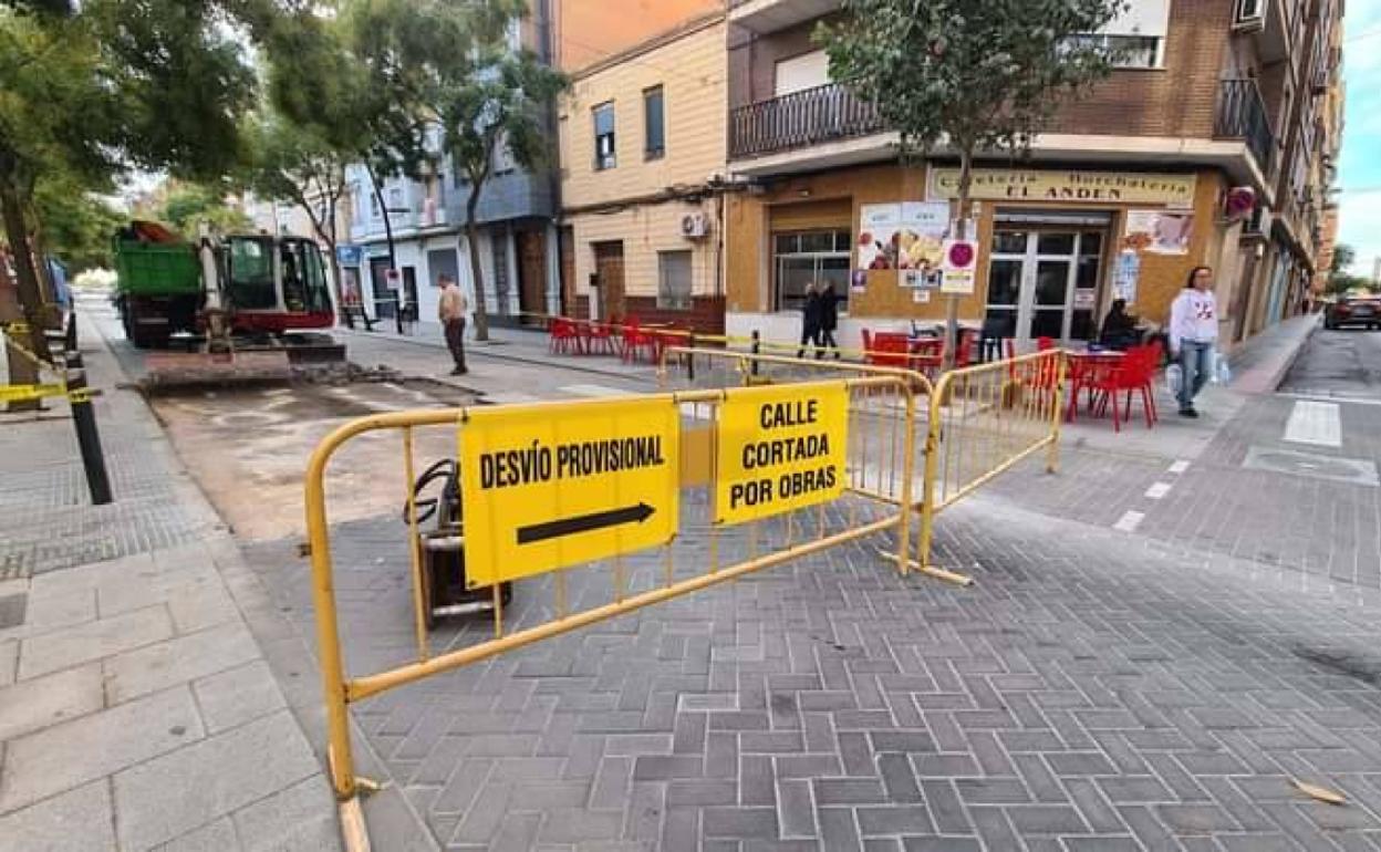 El primer tramo de la avenida cortao al tráfico. 