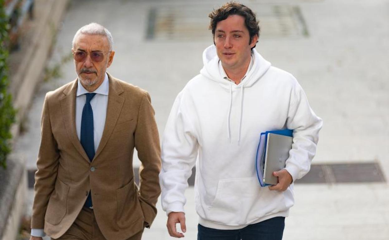 El 'pequeño Nicolás', a su llegada al juicio. 