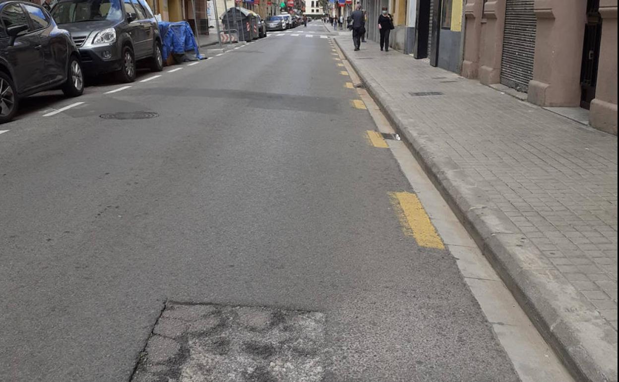 Calle Pelayo, donde hay tramos de calle en mal estado. 