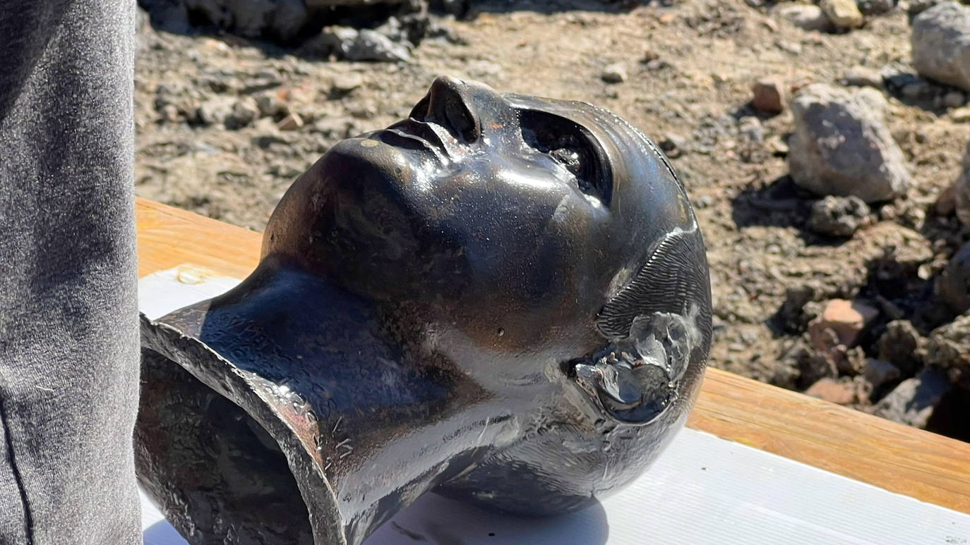 Fotos: Excepcional hallazgo en Italia: 24 esculturas de bronce etruscas y romanas intactas bajo el barro