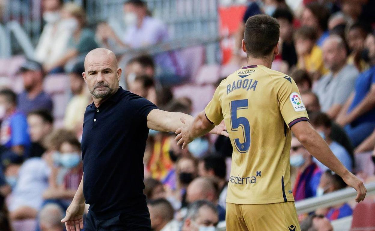 Paco López, en uno de sus últimos partidos con el Levante. 