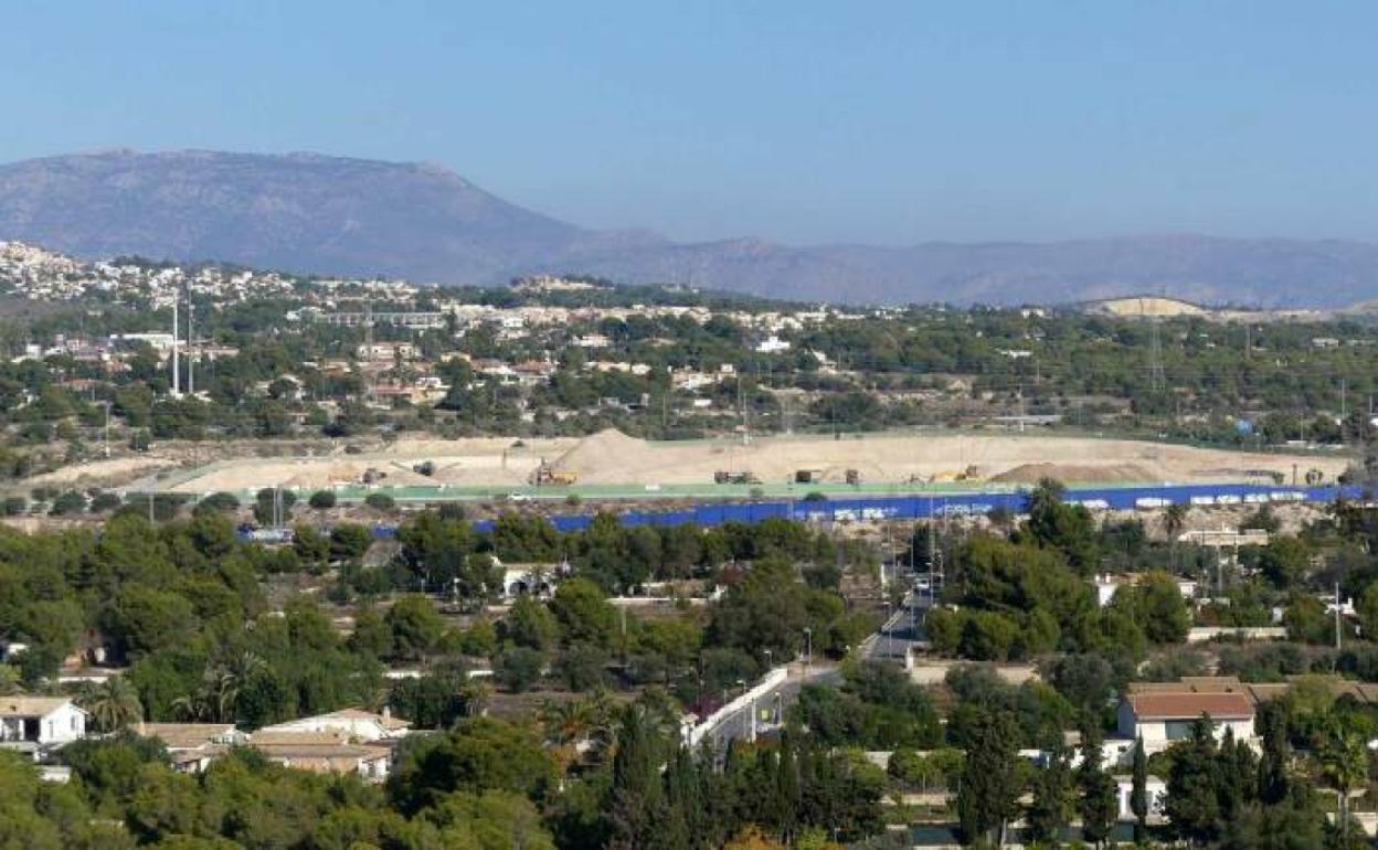 Imagen de los terrenos (al fondo) donde deberá ubicarse el polígono industrial