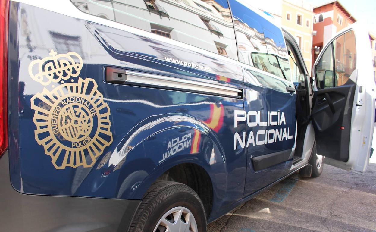 Furgón de la Policía Nacional. 