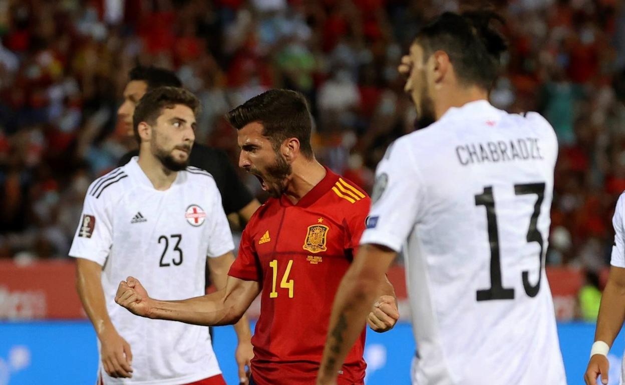 José Luis Gayà, durante un partido con la selección española.