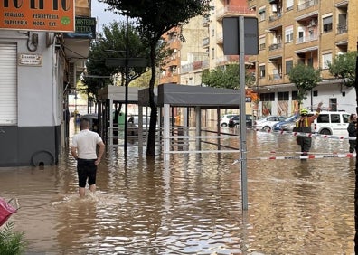 Imagen secundaria 1 - La situación a primera hora de la tarde de la avenida Dos de Maig de Aldaia. 