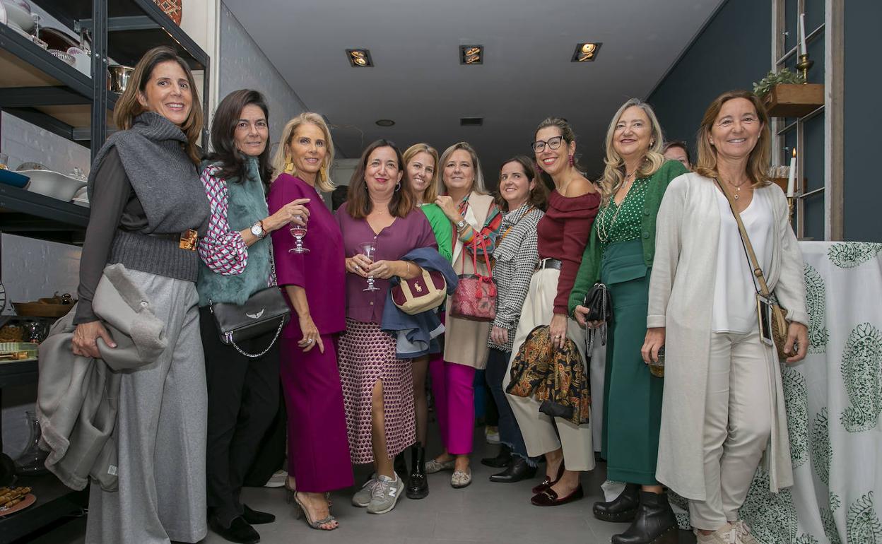 Macarena Peiró, Arantxa Ripoll, Carla Peiró, Conchita Castillo, María Gonzálbez , Cheli Beltrán , María de Rojas , Silvia Basso y Coco Máñez.