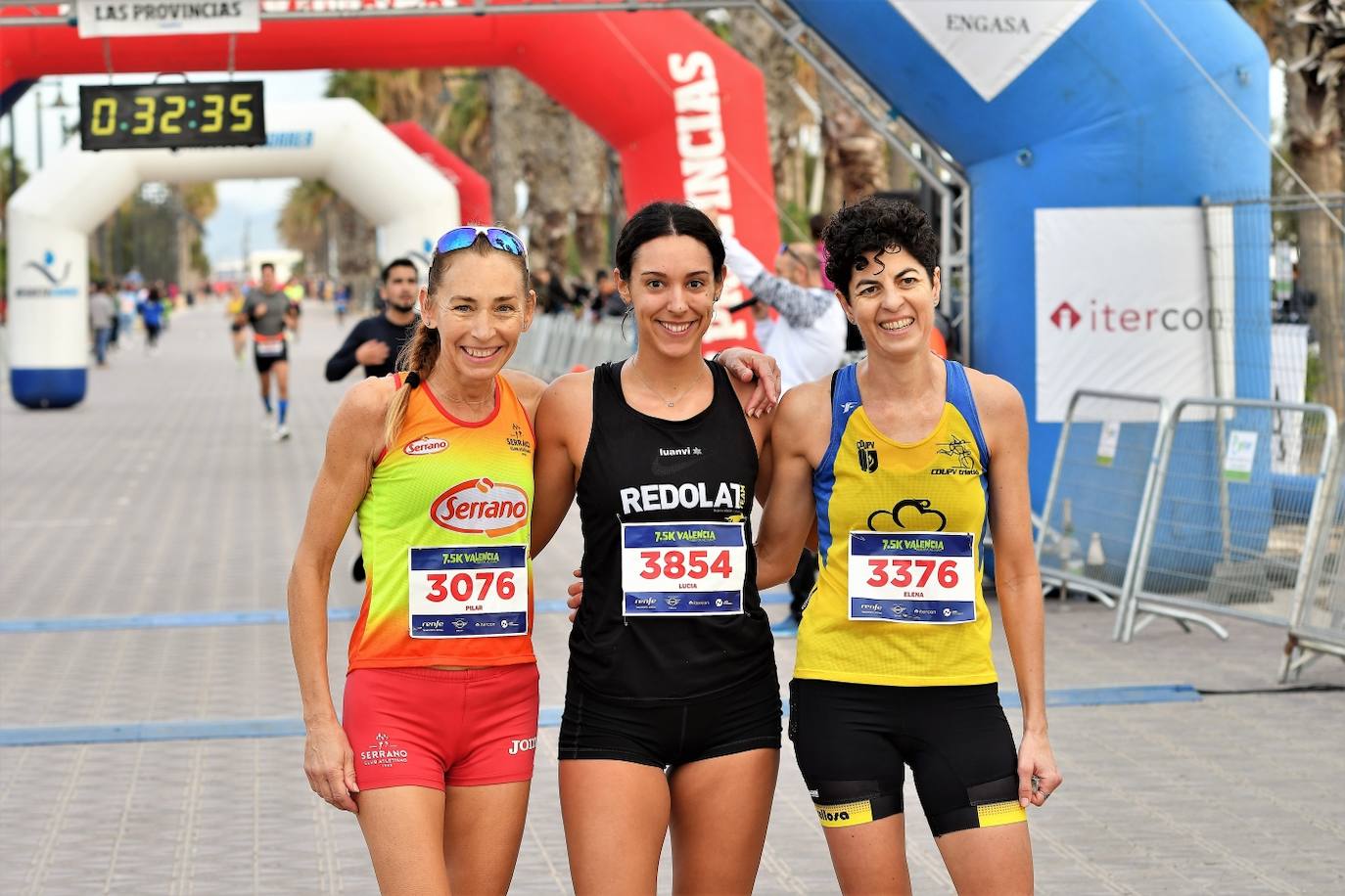 Fotos: Búscate en la llegada de la 15K y 7.5K Valencia Abierta al Mar 2022