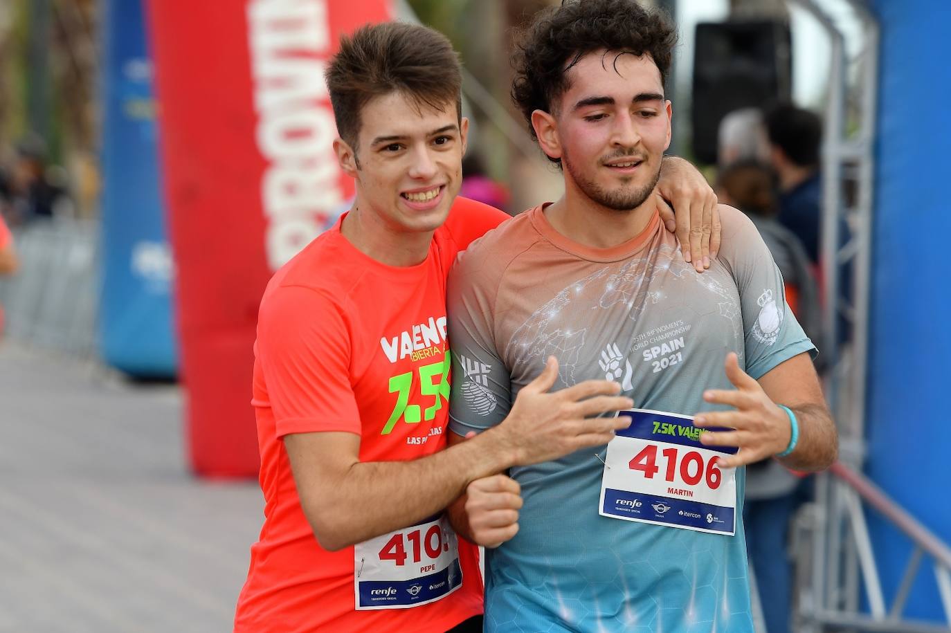 Fotos: Búscate en la llegada de la 15K y 7.5K Valencia Abierta al Mar 2022