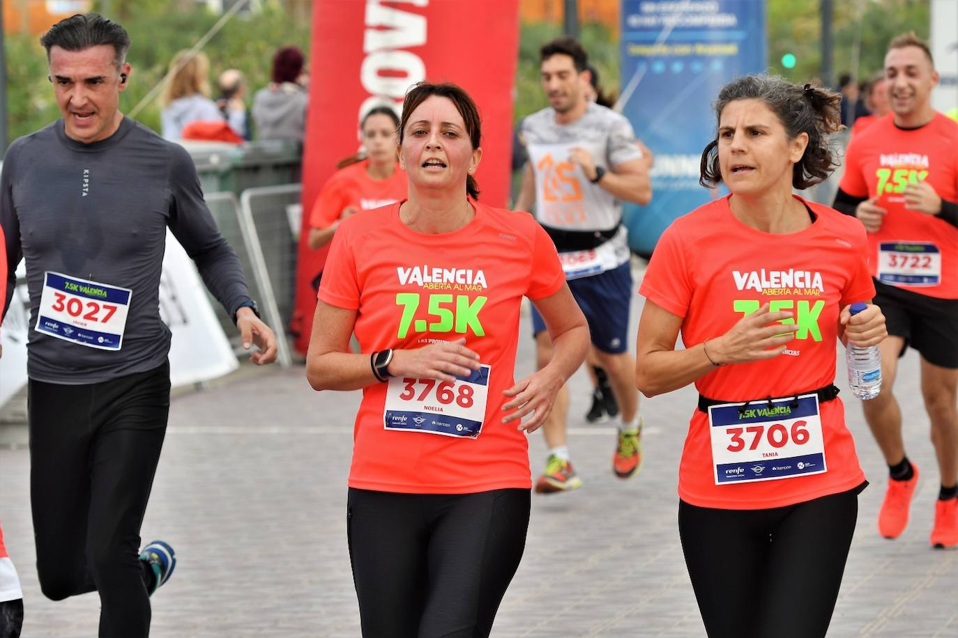 Fotos: Búscate en la llegada de la 15K y 7.5K Valencia Abierta al Mar 2022