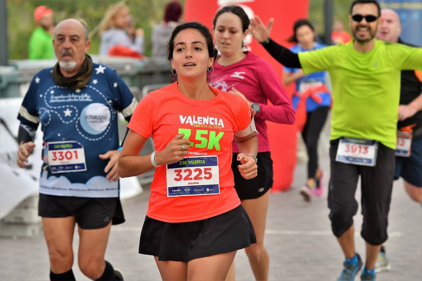 Fotos: Búscate en la llegada de la 15K y 7.5K Valencia Abierta al Mar 2022