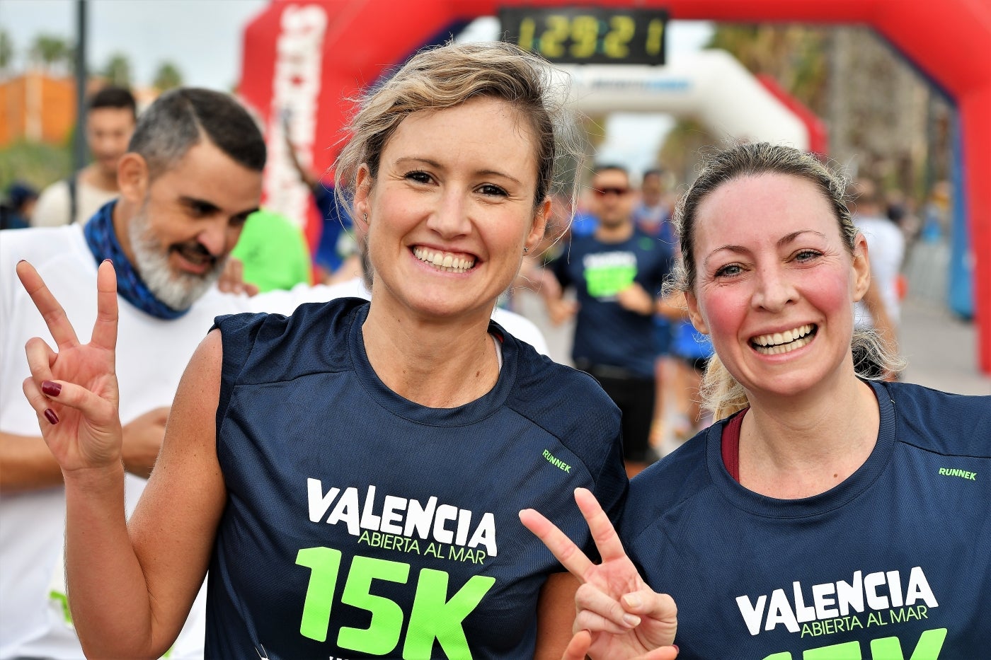 Fotos: Búscate en la llegada de la 15K y 7.5K Valencia Abierta al Mar 2022