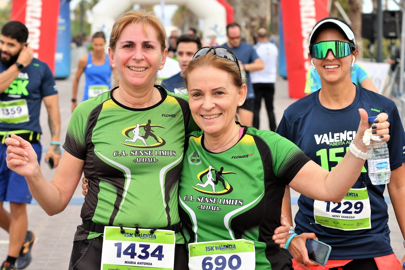 Fotos: Búscate en la llegada de la 15K y 7.5K Valencia Abierta al Mar 2022