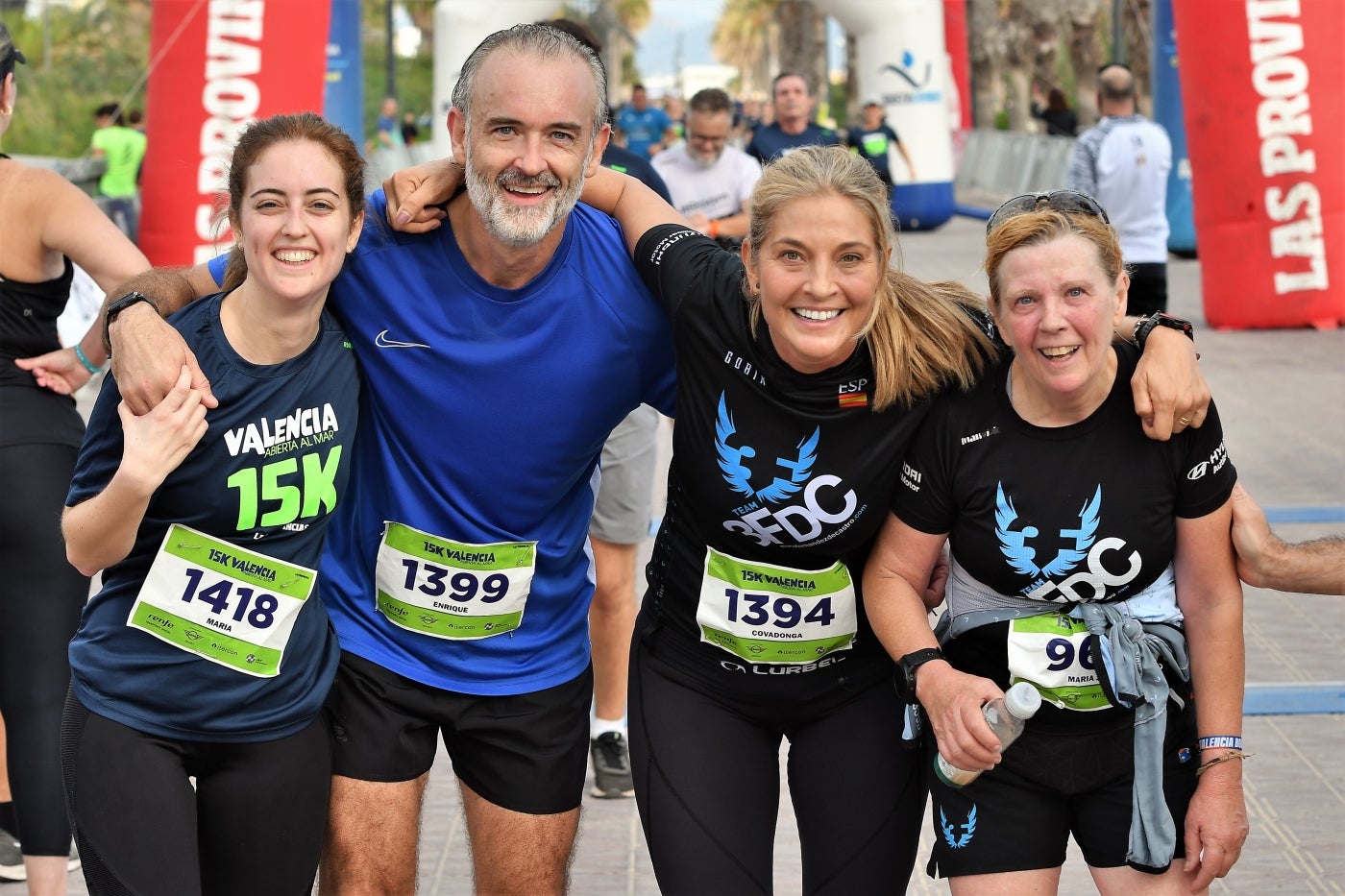 Fotos: Búscate en la llegada de la 15K y 7.5K Valencia Abierta al Mar 2022