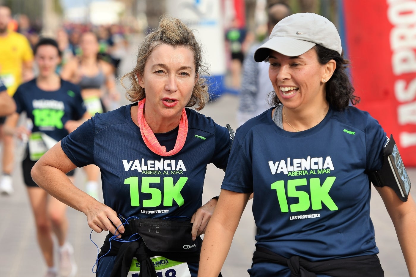 Fotos: Búscate en la llegada de la 15K y 7.5K Valencia Abierta al Mar 2022