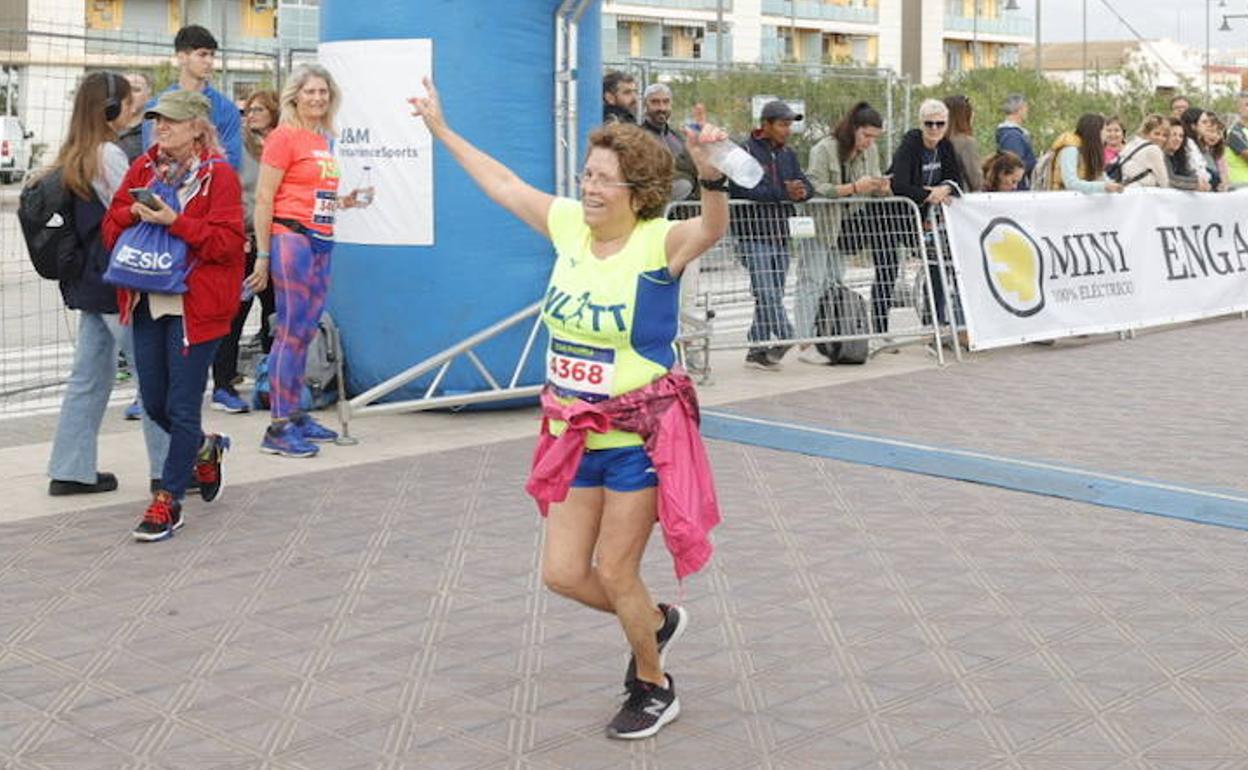 Pepi Plaza entra a meta en la carrera de este domingo. 