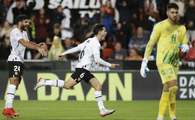 El Valencia CF recurre de nuevo a pagarés tras tener que aplazar un pago de las nóminas de la plantilla