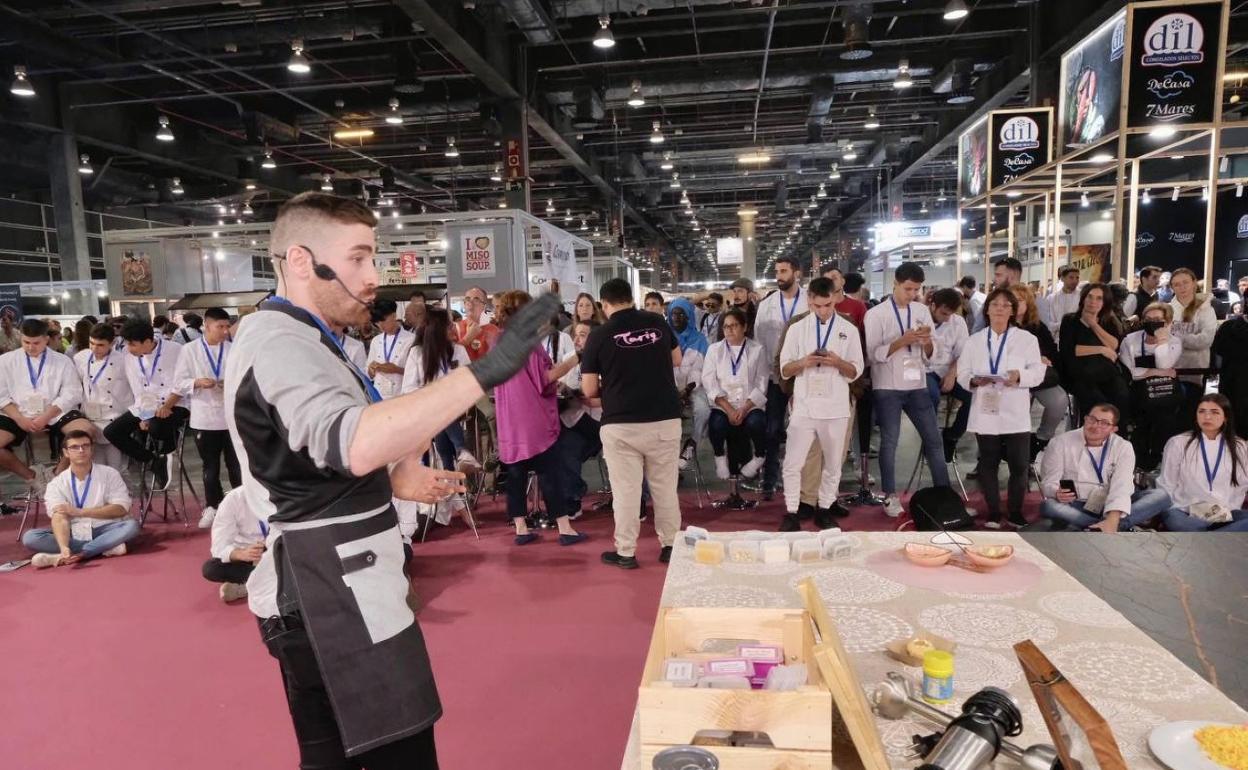 Estudiantes de Gastronomía durante una de las ponencias programadas. 