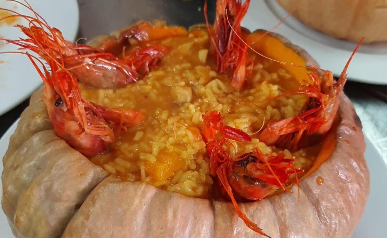 El arroz meloso de rape, gambas y calabaza que preparan en La Sota de Oliva. 
