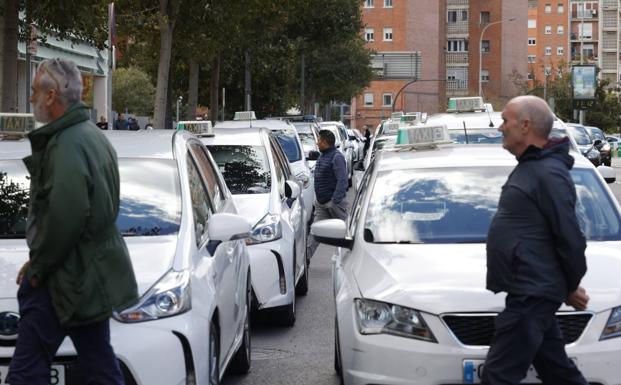 Los taxistas de Valencia echan un pulso al Consell tras imponerles el refuerzo de coches