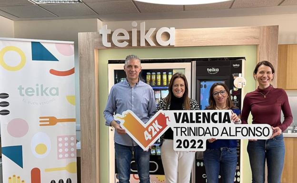 José Garay, entrenador de Cárnicas Serrano; Puri Naya, directora de Comunicación de Teika; Eva Agea, psicóloga deportiva; y Virginia López, co-directora médica del Maratón Valencia. 