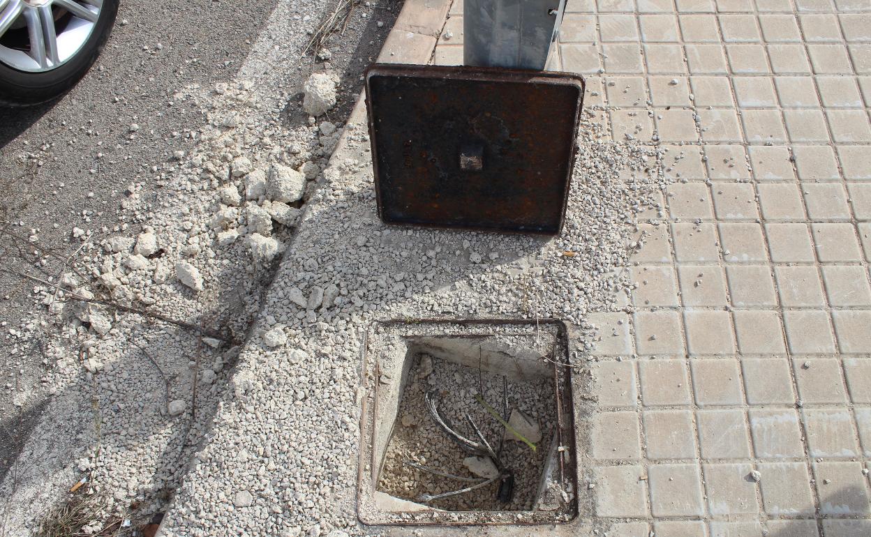 Los ladrones rompieron las arquetas en el área industrial. 