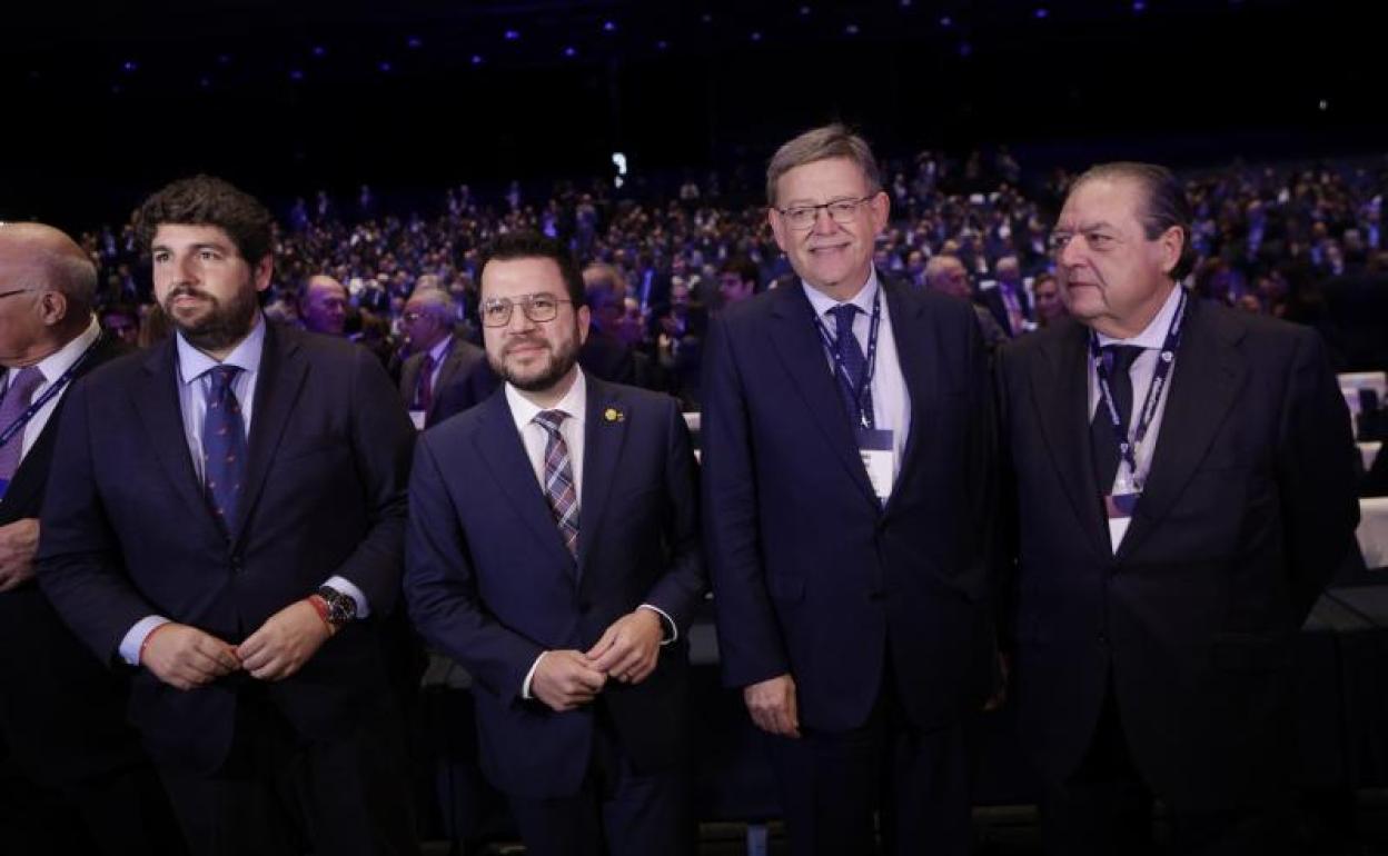 El presidente de Murcia, Fernando López Miras, el presidente de la Generalitat catalana, Pere Aragonès, y el presidente de la Generalitar valenciana, Ximo Puig. 