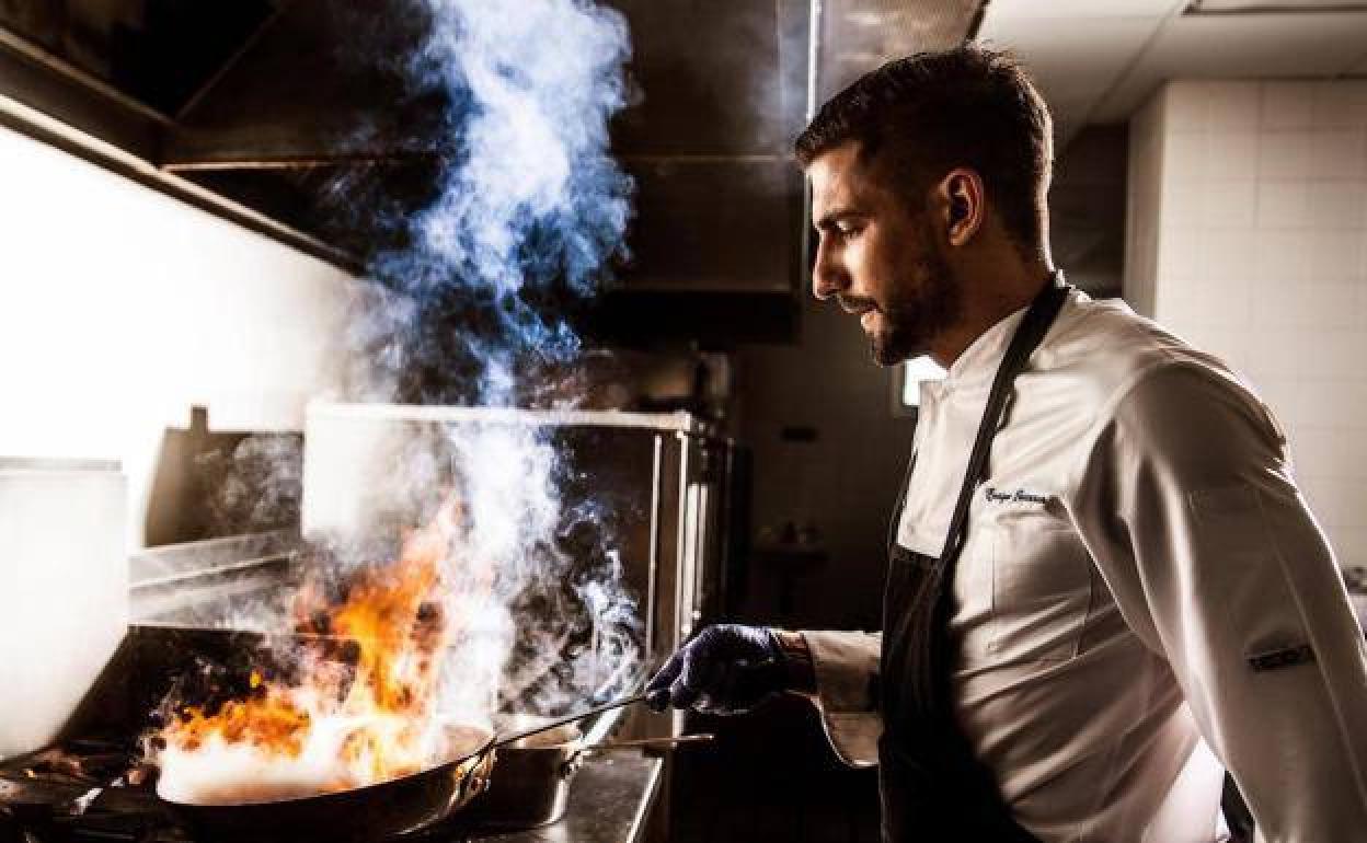 Enrique Garcerán, en el restaurante Níspero Asador.