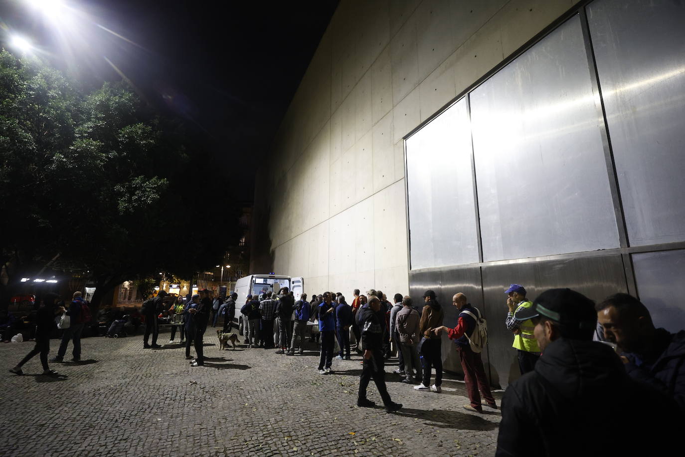 Fotos: La Fundación Ayuda Una Familia reparte comida en Valencia