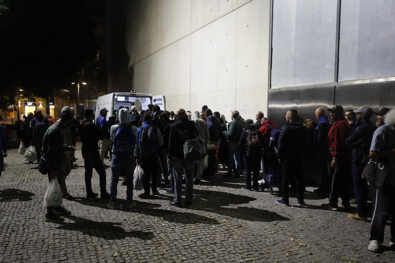 Fotos: La Fundación Ayuda Una Familia reparte comida en Valencia